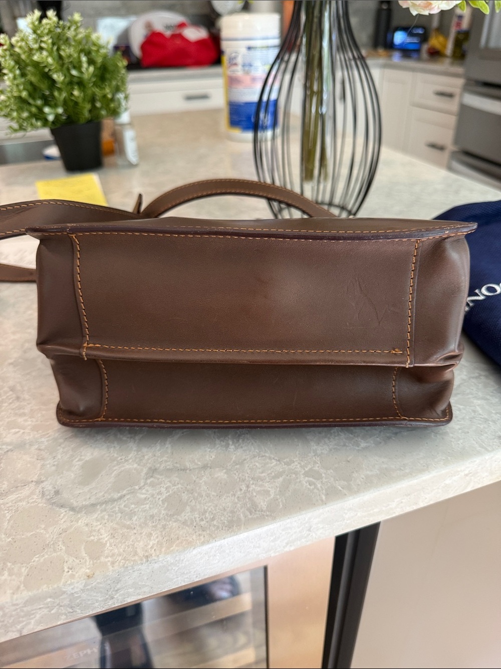 Dooney and Bourke flip tab Alto messenger crossbody - Picture 3 of 10